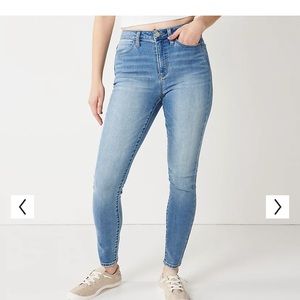 NWT SO Ultimate Jegging High Rise 5S/27W